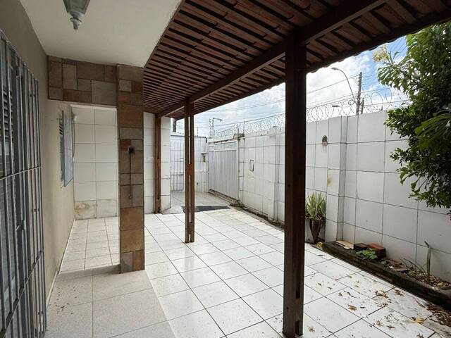 #737 - Casa para Venda em Maceió - AL - 2